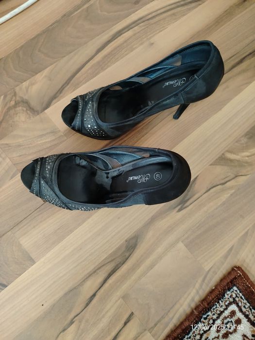 Дамски сандали на ток