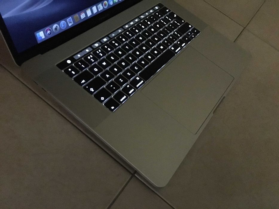 15' Core i9 Apple MacBook Pro 2019 Silver @ 32GB RAM/512GB SSD/Radeon Pro 560X 4GB/Бат 70 цик