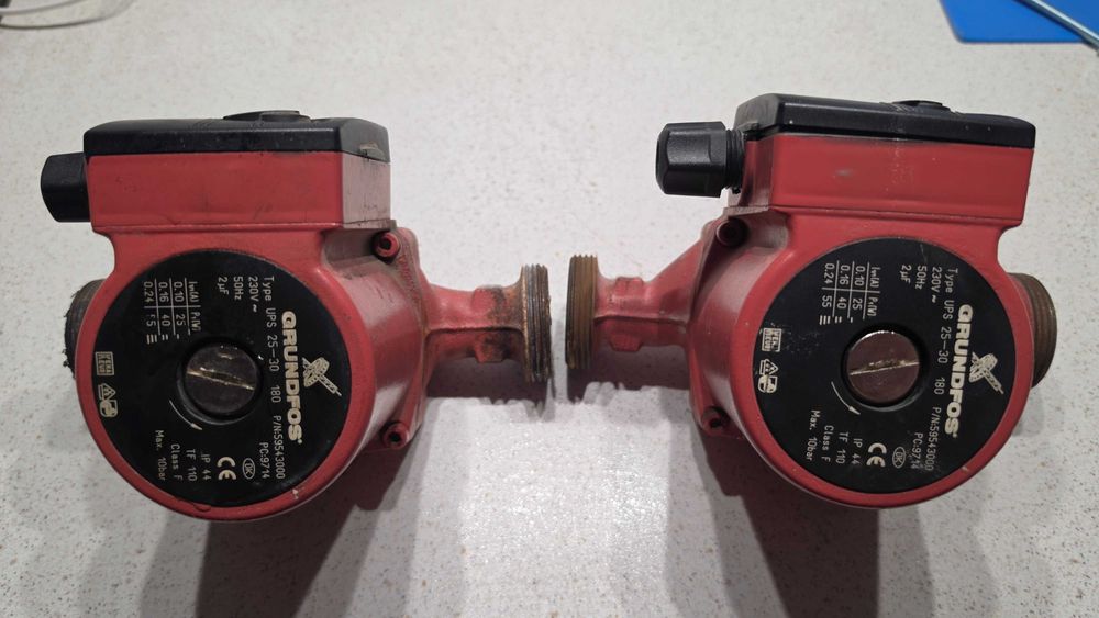 Pompa circulatie Grundfos UPS 25-30 180 (2 bucati disponibile)