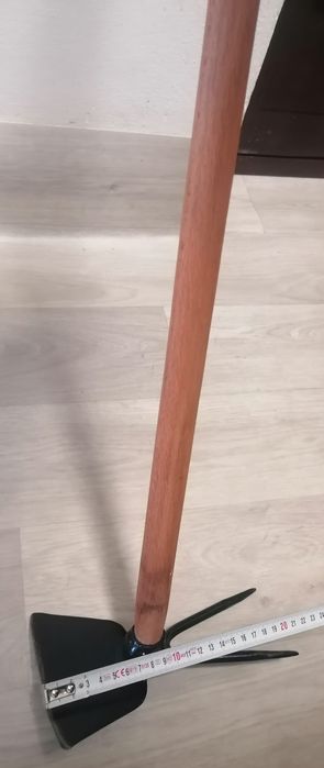 Sapă din foaie arc pentru straturi