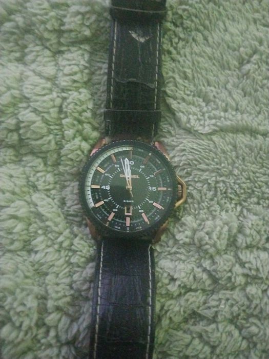 Продам часы diesel