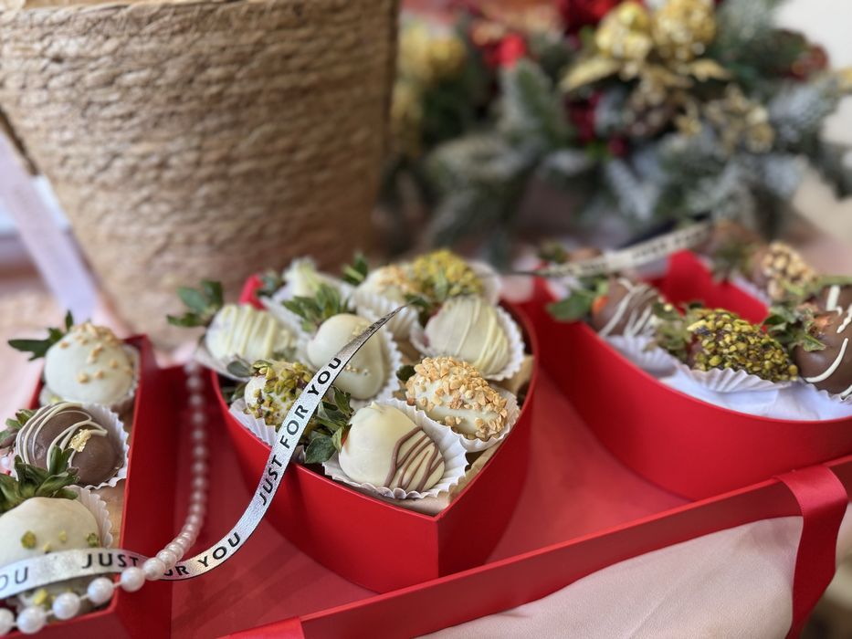 Клубника в шоколаде  | Финики в шоколаде