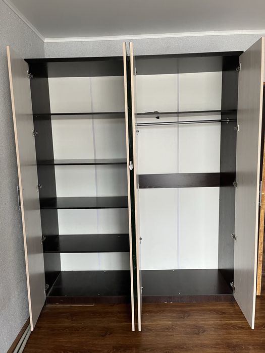 Шкаф с зеркалом