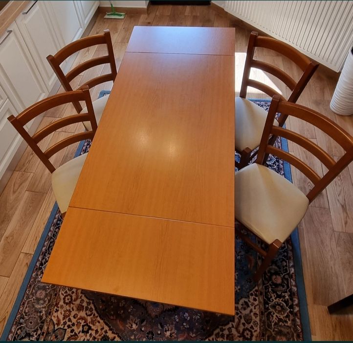 Set Masa de bucătărie extensibila 110-170 cu 70 si 4 scaune tapitate