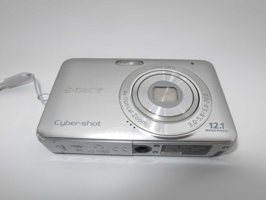 Sony Cyber-shot DSC W310 ултра компактен фотоапарат в сребърен метален корпус, цифрова камера в чудесно състояние, пълен комплект, работи отлично