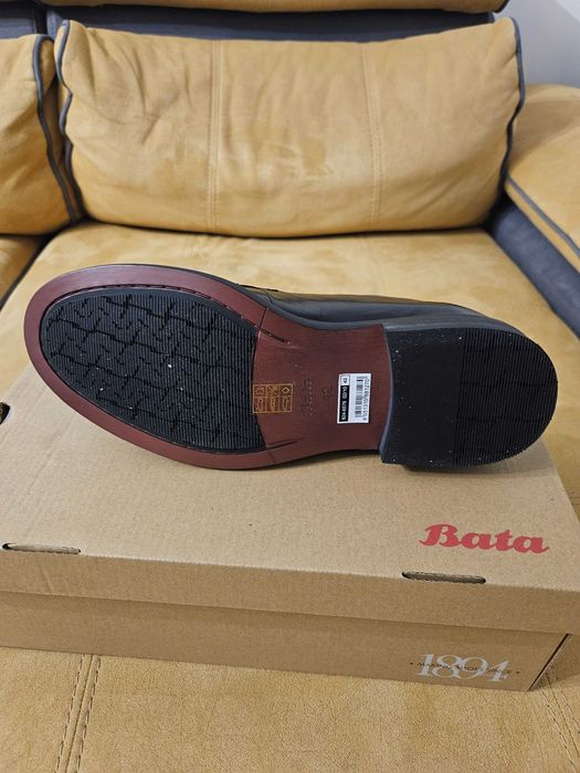 Спортно-елегантни кожени обувки Bata