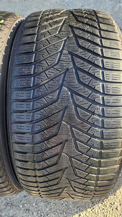 275/40 R20 • Iarna • Yokohama BluEarth Winter V905 106V XL | 2 buc | DOT 2022 | Pret/buc