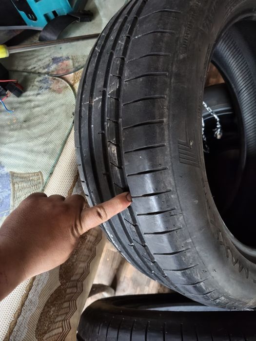 Disponibil anvelope vara foarte bune .