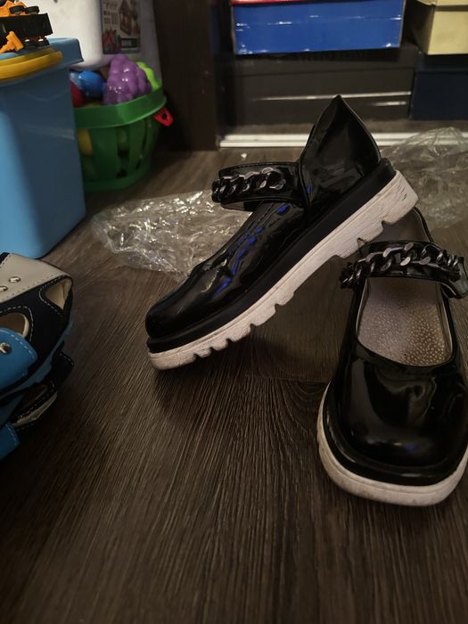 Продам туфли на девочку