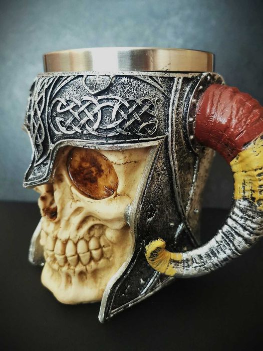 Уникална чаша - череп с рога