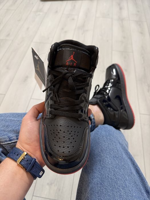 Adidasi Barbati Nike Jordan Mid Negru & Rosu!