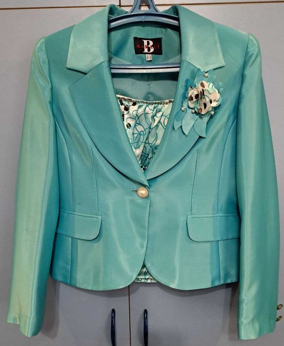 Kostyum yubka (uchlik-troyka, Baracci brendi) sotiladi.