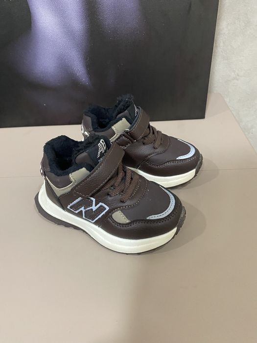 Кроссовки демисезонные