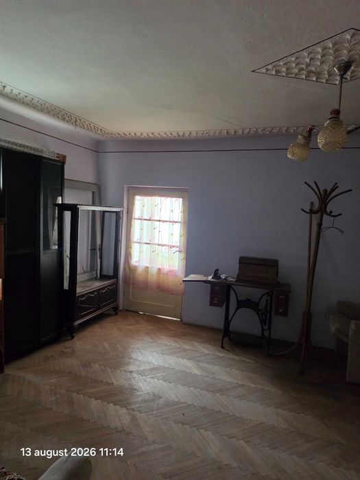 Vând casă bătrânească