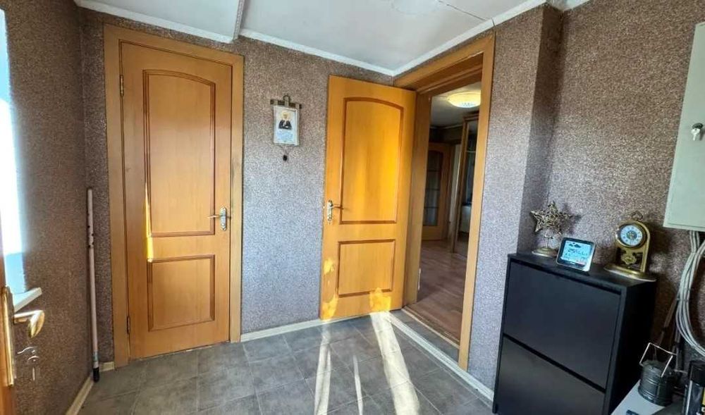 Дом с мансардой и  с гаражом в городе