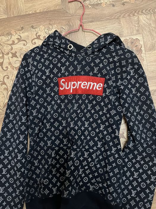 Кофта суприм продаю