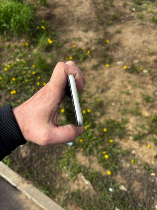 Продам Айфон 11 128 гб акум