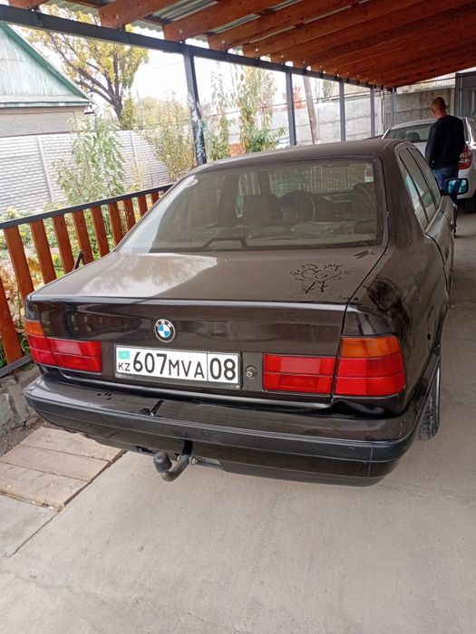 Продам машину бмв находу