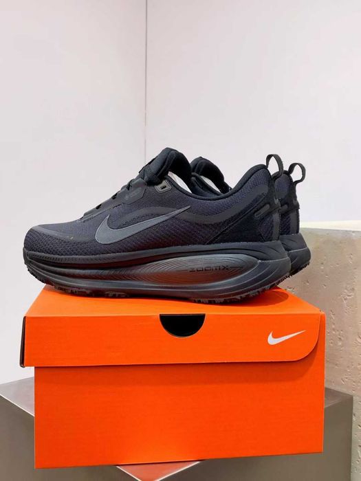Продавам нови мъжки маратонки Nike Vomero 18 GTX black anthracite