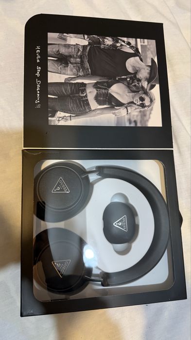 Безжични слушалки Guess + earbuds Guess – Нови