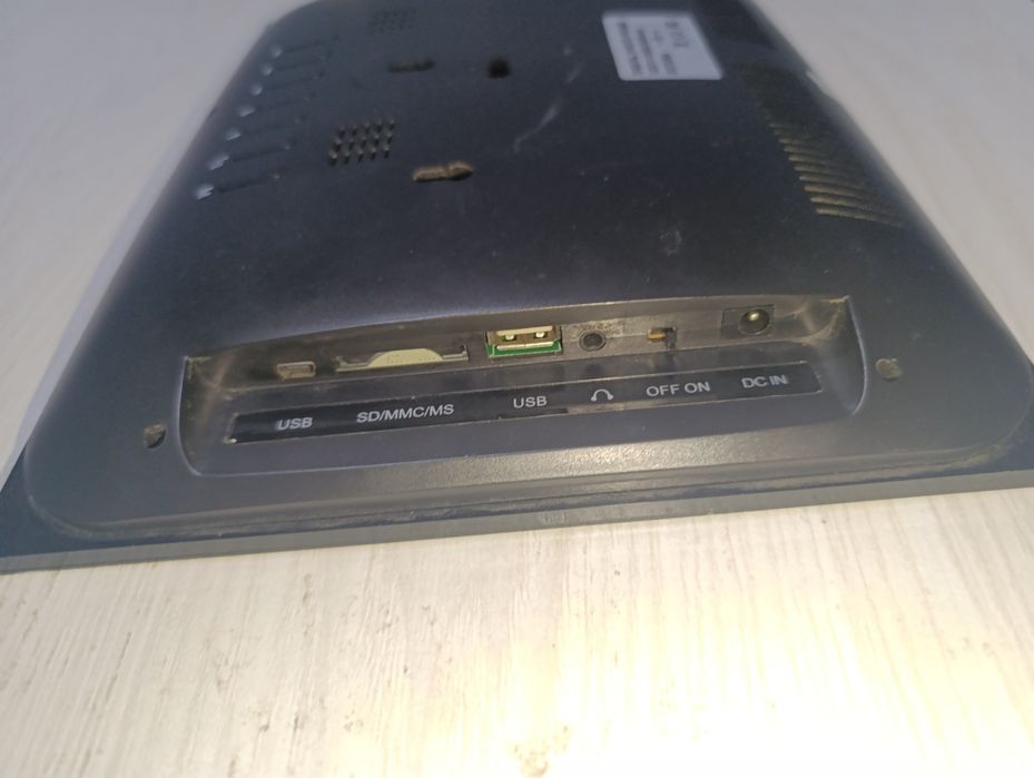 Mini monitor USB yoki har xil fleshka uchun