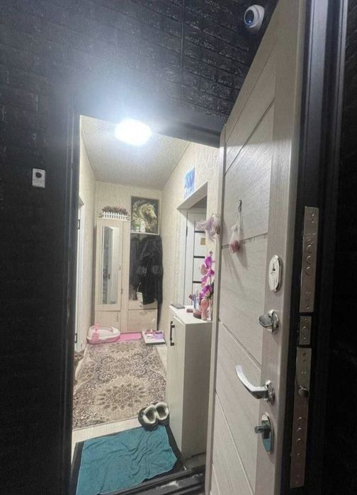 Срочно продаётся 2/2/5 квартира феруза  балкон 2/6 евро ремонт 71000