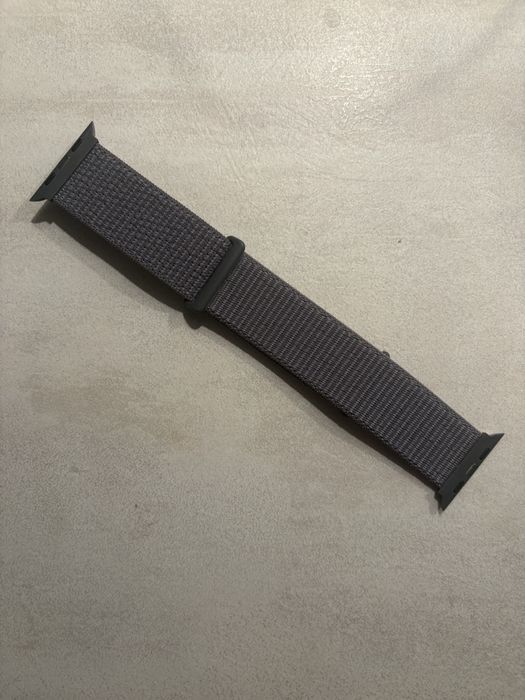 Apple Watch светлосива каишка