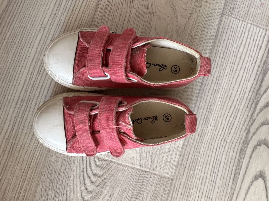 Продам кеды для девочек