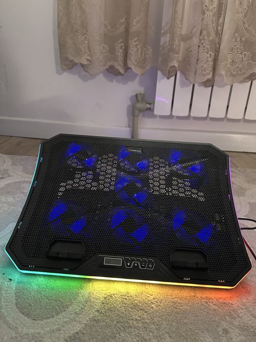 Подставка с охлаждением