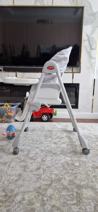 детский столик в отличном состоянии