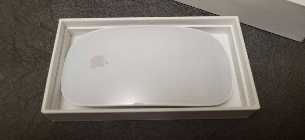 Mouse Magic Apple 2 A1657, Alb ca nou  sau nou  e cutia desfacuta