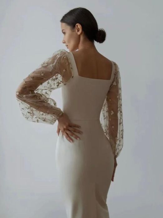 Продам вечернее платье с вышивкой