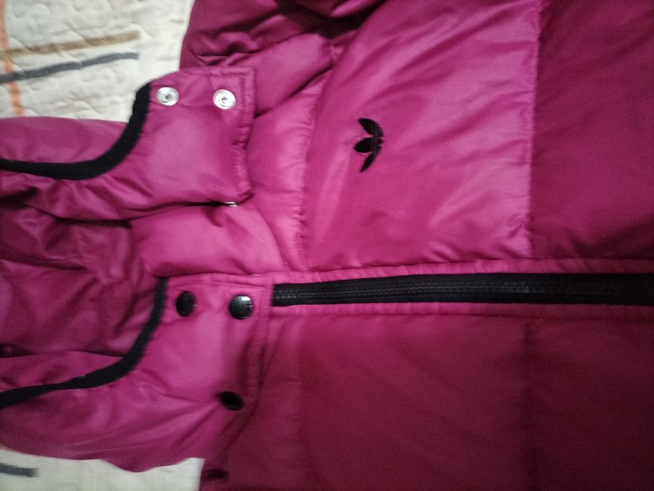 Куртка Adidas, в хорошем состоянии, пуховик.