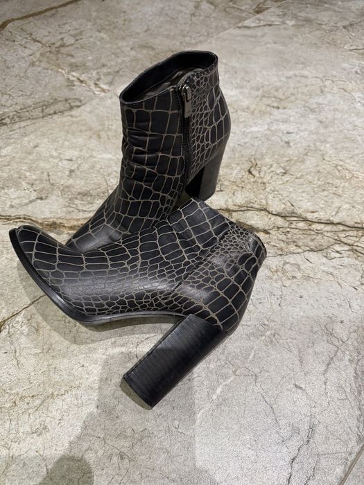 Дамски ботуши,цена  7 евро.