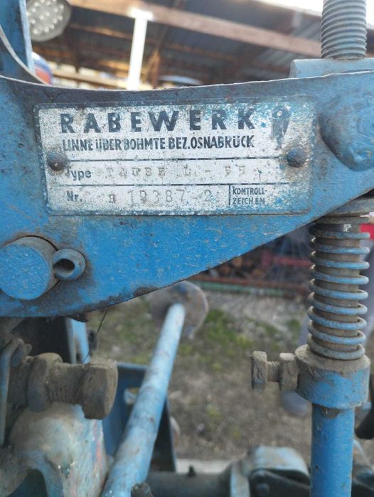 Plug reversibil două brazde