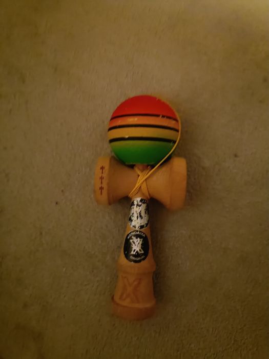 Vănd kendama in stare buna