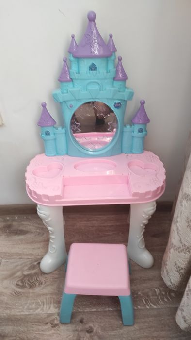 Столик для девочки