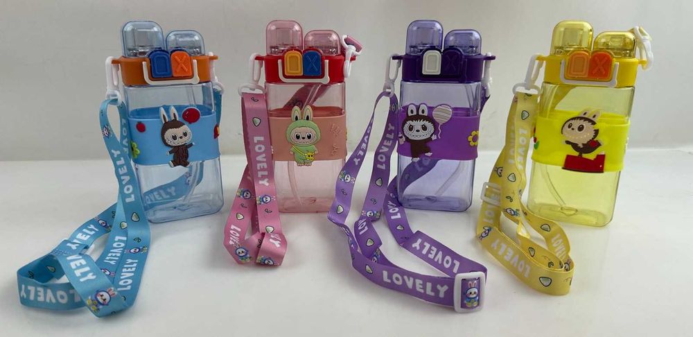 Детска бутилка Labubu 600 мл Лабубу шише регулируема презрамка