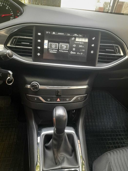 Продавам Пежо 308 T9
