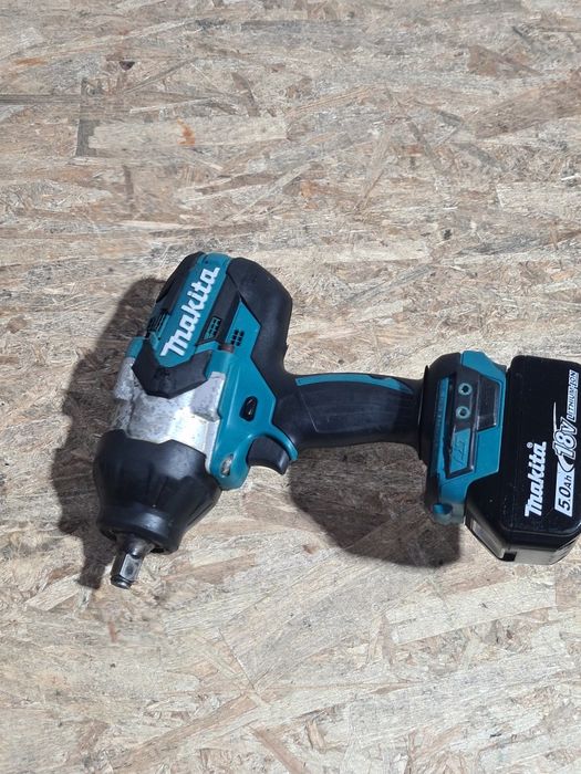 Impact pentru roti cu patrat 1000Nm Makita DTW 1002