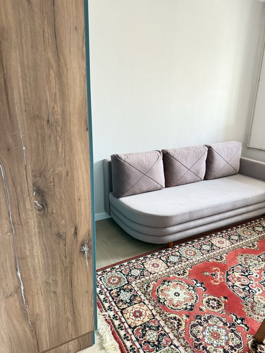 Диван продается новенький