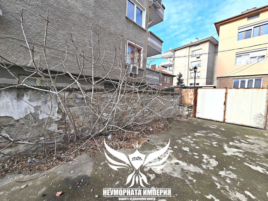 Продавам двуетажна къща РЗП 364кв. с 313кв.м. двор в гр.Асеновград