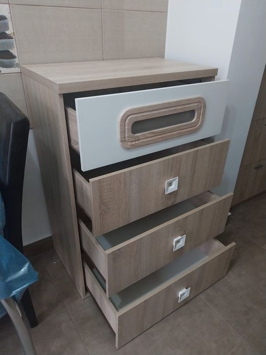Vand comoda sufragerie