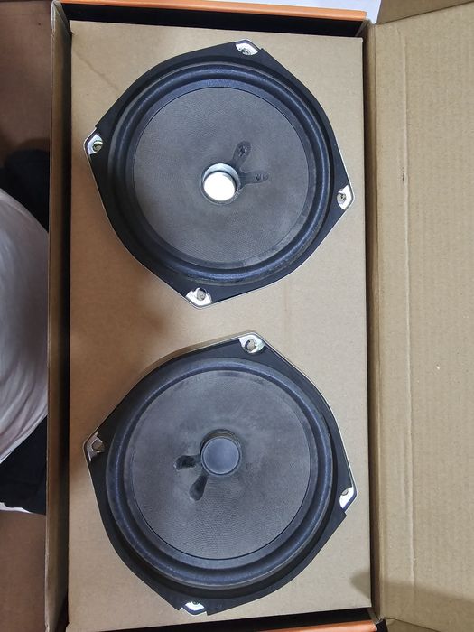 Продаются колонки и планшет для авто