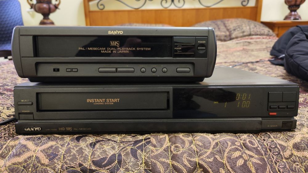 Видеомагнитофон 2 шт