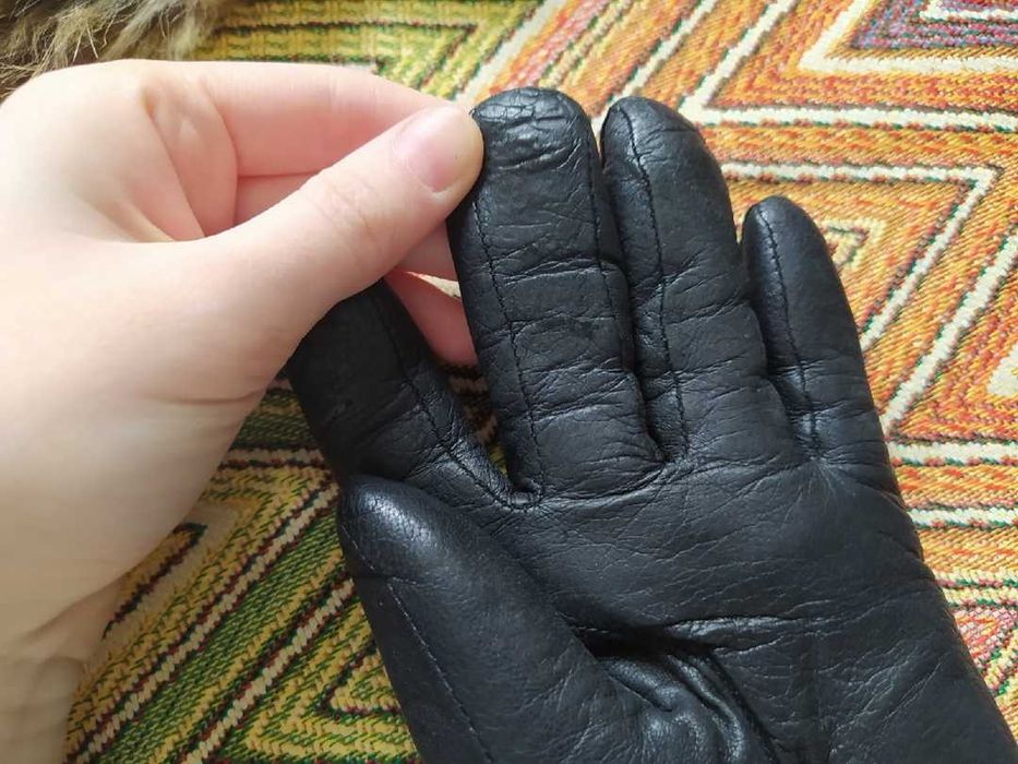 Меховые воротники и перчатки