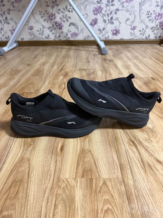 Продам оригинальные кроссовки lining
