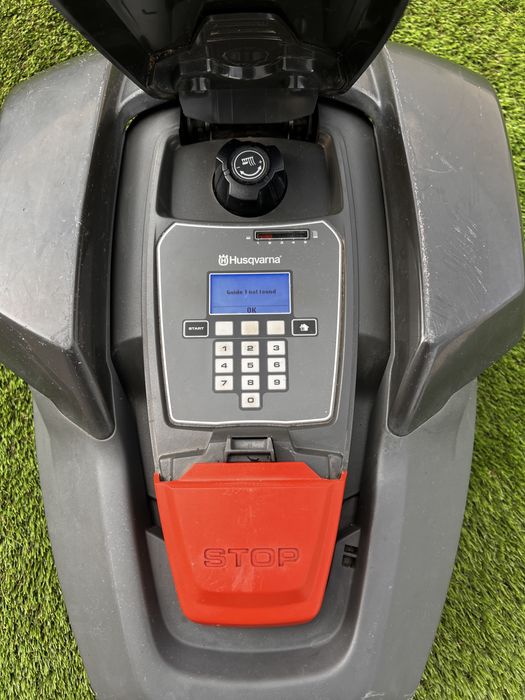 Robot tuns iarba în stare foarte bună cu acte