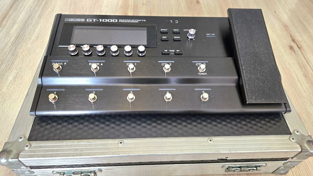 Продавам BOSS GT 1000  и кейс