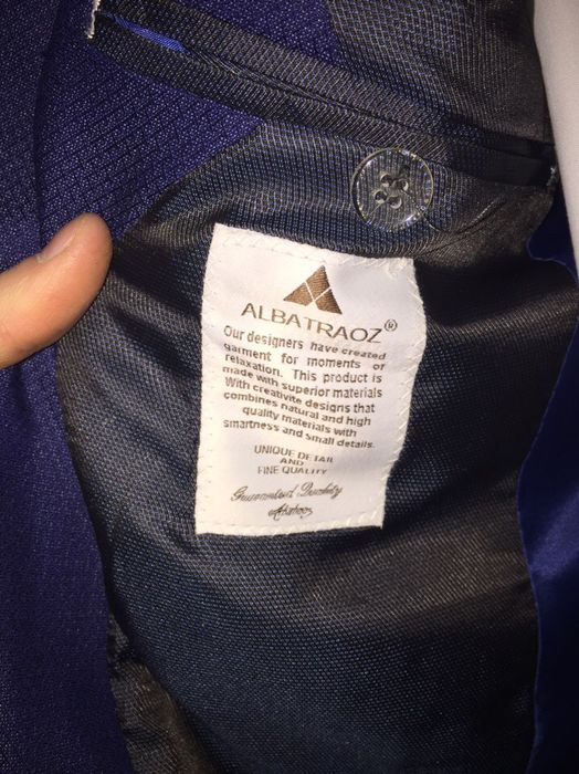 Продам новый классический костюм